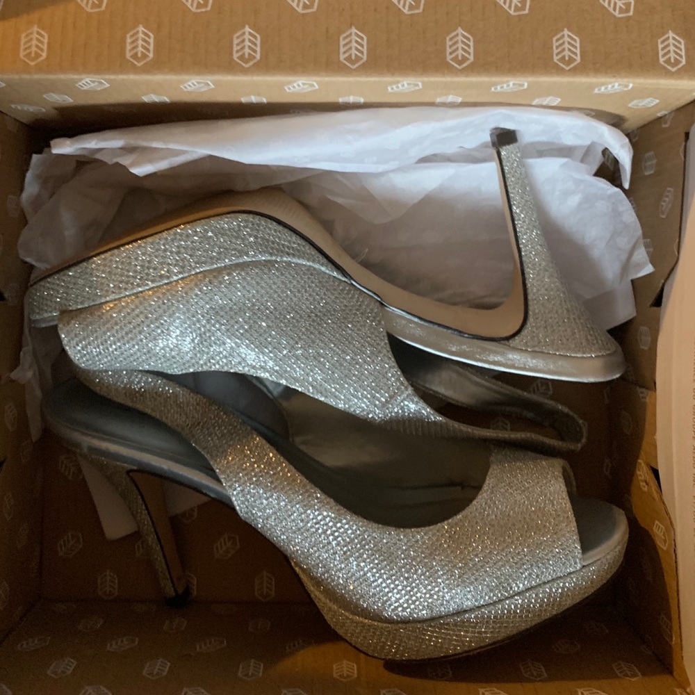 SPARKLY OPEN-TOED HEELS